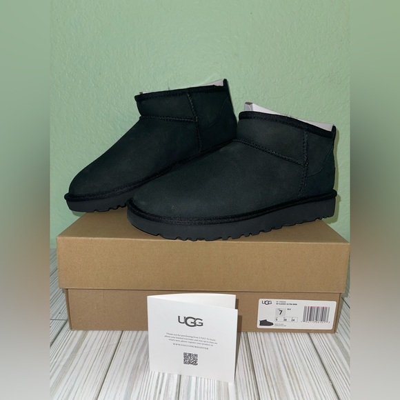 Brand NEW in box Ultra Mini Classic Black, Size 7 - Picture 1 of 10